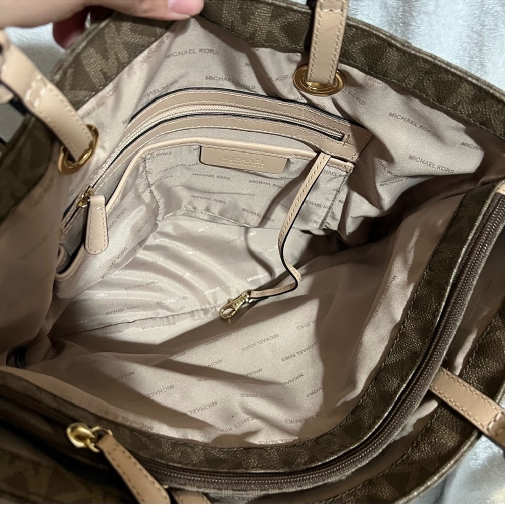Michael Kors Jet Set Logo Tote Mocha - Picture 11 of 16